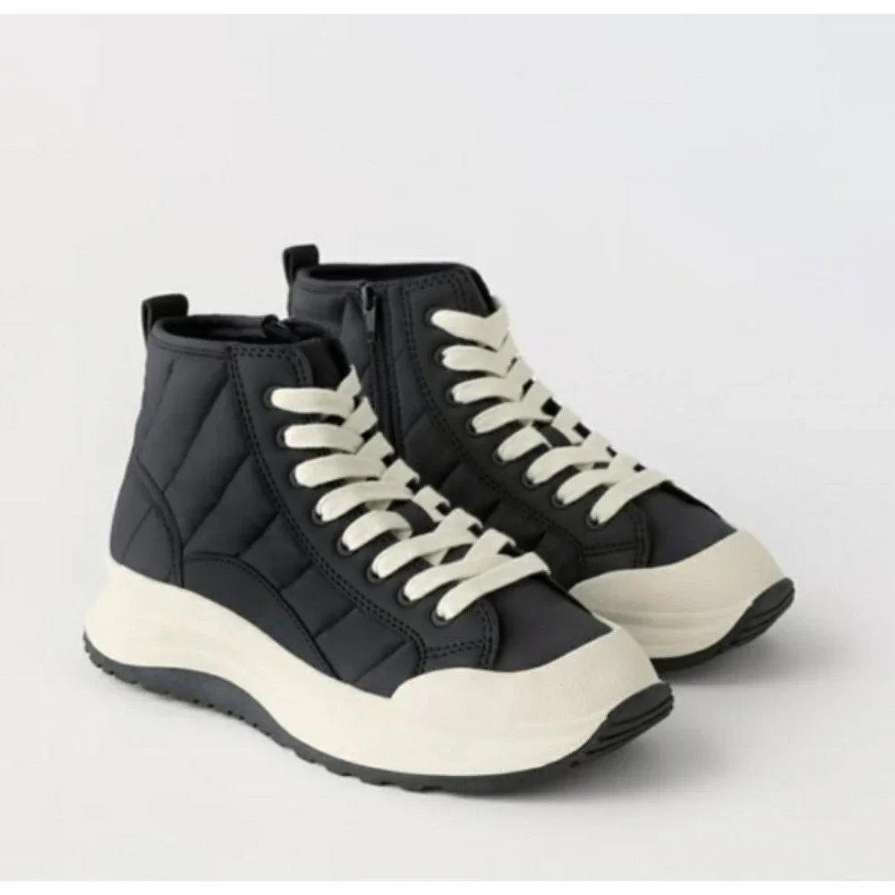Kids Black Quilted High Top Sneakers Zip Up Side Lace Up Chunky Sole sz 33